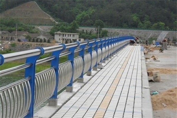赣州不锈钢桥梁灯光护栏