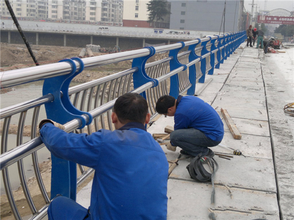 赣州不锈钢河道护栏的特性及其在城市景观中的应用