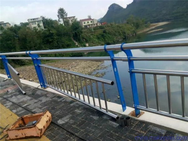 赣州不锈钢复合管护栏是一种卓越的防护材料